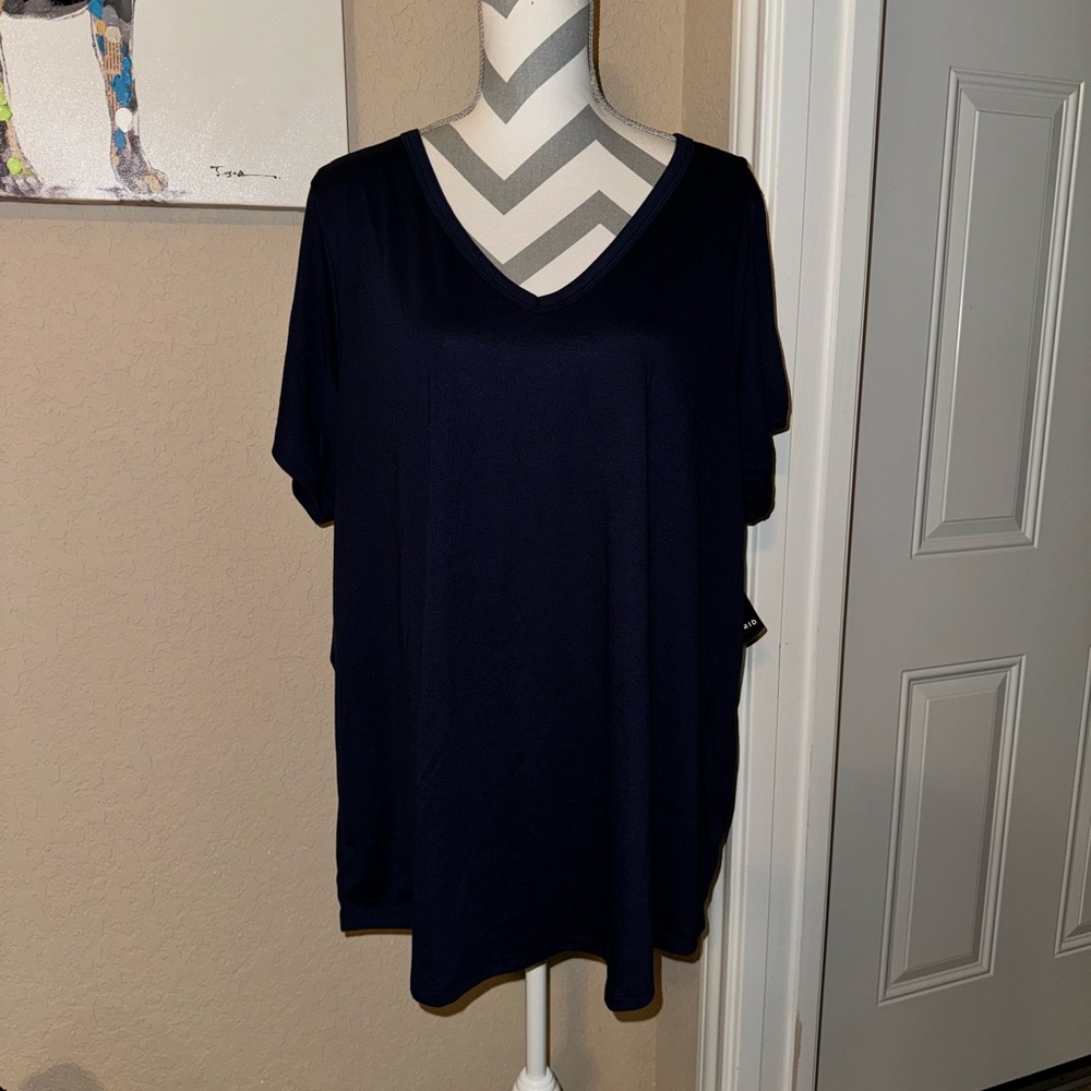 Torrid ❤️BNWT❤️ Navy Classic Fit Short Sleeve Shirt- Size 4-4X